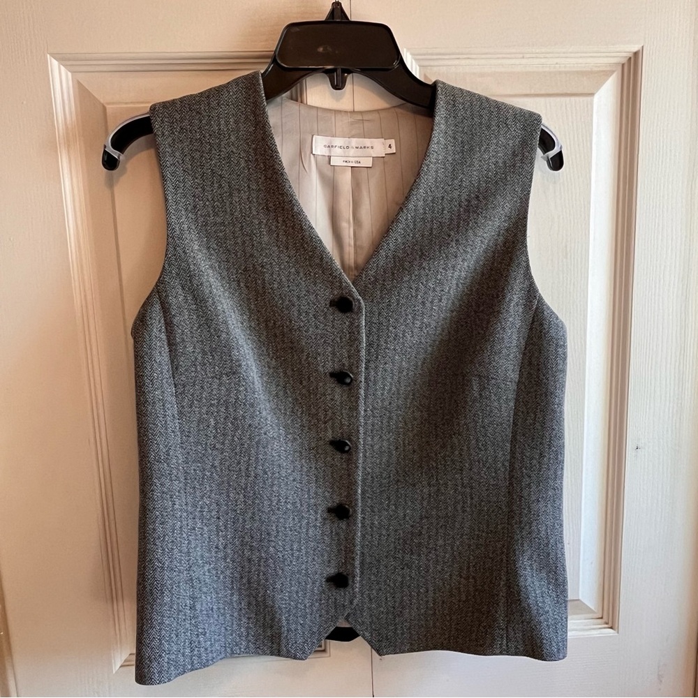 Garfield & Marks Gray Herringbone Wool-Blend Vest – Size 4